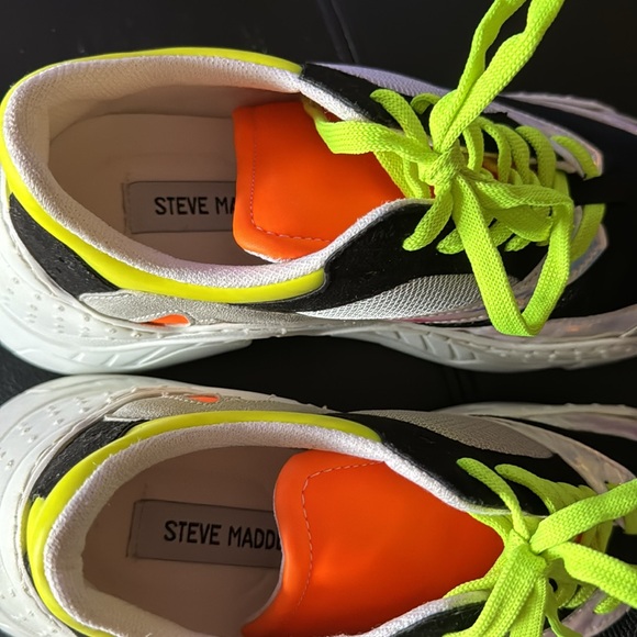 SALE ⭐️⭐️⭐️ Steve Madden Platform Neon & Iridescent Sneakers - Picture 5 of 5